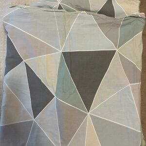 Amazon Geometric Queen Duvet Cover w/ Zipper closure